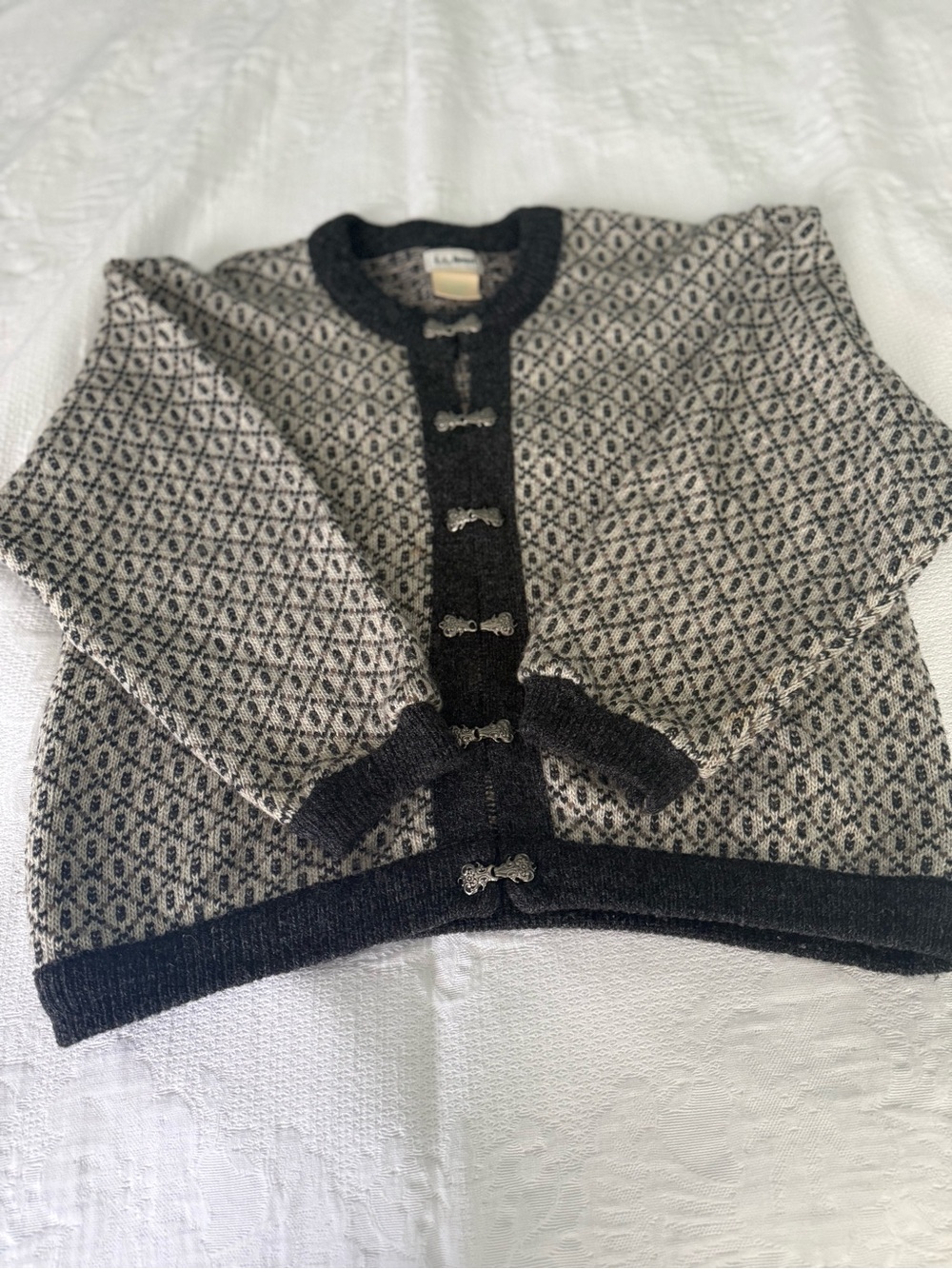 LL Bean XL Women's Frog Clasp 100% Wool Nordic Cardigan Sweater